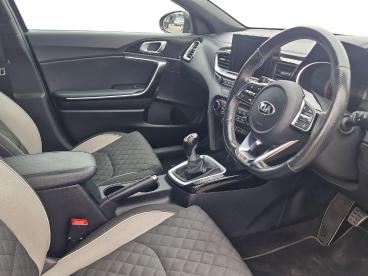 SPOTICAR Kia Ceed Cee-d 1.4 T-gdi Gt-line Lunar Edition Euro 6 (s/s) 5dr Used Car - Saloon Petrol Silver - Burton-on-trent - 1200632420_5