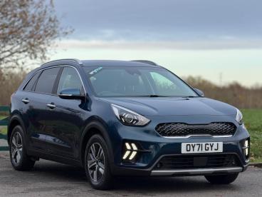SPOTICAR Kia Niro 1.6 Gdi Connect Dct Euro 6 (s/s) 5dr Used Car - Suv Hybrid Blue - Balsall Common - 1200543385_1
