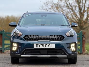 SPOTICAR Kia Niro 1.6 Gdi Connect Dct Euro 6 (s/s) 5dr Used Car - Suv Hybrid Blue - Balsall Common - 1200543385_2