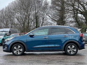 SPOTICAR Kia Niro 1.6 Gdi Connect Dct Euro 6 (s/s) 5dr Used Car - Suv Hybrid Blue - Pontypridd - 1200573480_4