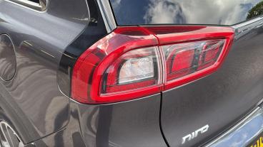 SPOTICAR Kia Niro 1.6h Gdi 4 Dct Euro 6 (s/s) 5dr ( 16in Alloy) Used Car - Suv Hybrid Grey - Sheffield - 1200600060_5