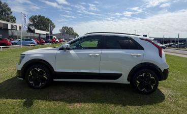 SPOTICAR Kia Niro 64.8kwh 4 Auto 5dr Used Car - Suv Electric White - Darlington - 1200602062_4
