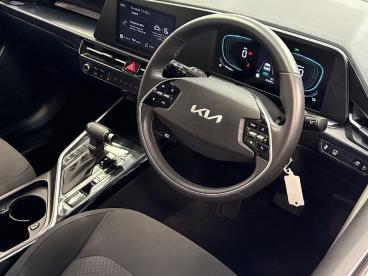 SPOTICAR Kia Niro 1.6 Gdi Hybrid 2 5dr Dct Used Car - Suv Hybrid White - Swansea - 1200605671_3