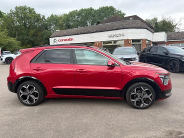 SPOTICAR Kia Niro 1.6h Gdi 3 Dct Euro 6 (s/s) 5dr Used Car - Suv Hybrid Red - Wokingham - 1200606872_2