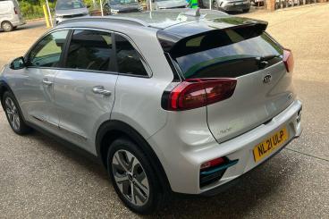 SPOTICAR Kia Niro 64kwh 4+ Auto 5dr Used Car - Suv Electric Silver - Farningham - 1200612670_2