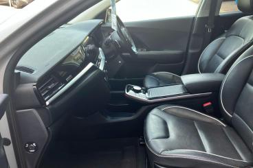 SPOTICAR Kia Niro 64kwh 4+ Auto 5dr Used Car - Suv Electric Silver - Farningham - 1200612670_3