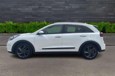 SPOTICAR Kia Niro 1.6 Gdi 4 Dct Euro 6 (s/s) 5dr Used Car - Suv Hybrid White - Telford - 1200618735_4
