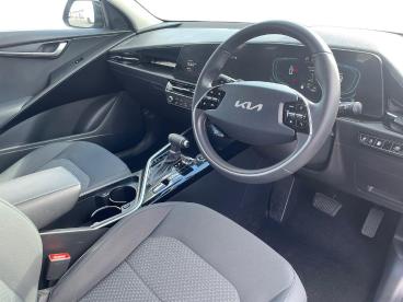 SPOTICAR Kia Niro 1.6 Gdi 11.1kwh 2 Dct Euro 6 (s/s) 5dr Used Car - Suv Plug-in Hybrid Black - Sheffield - 1200633062_5