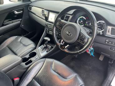 SPOTICAR Kia Niro 1.6h Gdi 3 Dct Euro 6 (s/s) 5dr ( 16in Alloy) Used Car - Suv Hybrid White - Nottingham - 1200640248_5