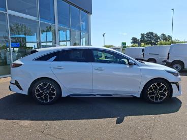 SPOTICAR Kia Ceed Pro Ceed 1.5 T-gdi Gt-line Shooting Brake Euro 6 (s/s) 5dr Used Car - Estate Petrol White - Boston - 1200599870_2