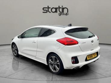 SPOTICAR Kia Ceed Pro Ceed 1.6 Crdi Gt-line S Dct Euro 6 (s/s) 3dr Used Car - Saloon Diesel White - Redditch - 1200600587_3