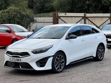 SPOTICAR Kia Ceed Pro Ceed 1.5 T-gdi Gt-line Shooting Brake Euro 6 (s/s) 5dr Used Car - Estate Petrol White - Pontypridd - 1200641055_3