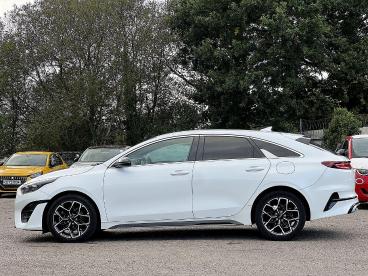 SPOTICAR Kia Ceed Pro Ceed 1.5 T-gdi Gt-line Shooting Brake Euro 6 (s/s) 5dr Used Car - Estate Petrol White - Pontypridd - 1200641055_4