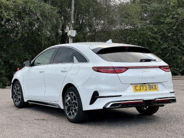 SPOTICAR Kia Ceed Pro Ceed 1.5 T-gdi Gt-line Shooting Brake Euro 6 (s/s) 5dr Used Car - Estate Petrol White - Pontypridd - 1200641055_5