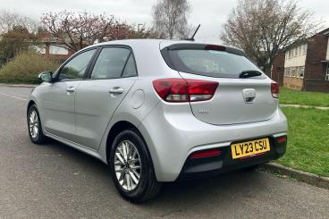 SPOTICAR Kia Rio 1.2 2 Euro 6 (s/s) 5dr Used Car - City Car Petrol Silver - Farningham - 1200594066_2
