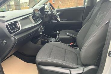 SPOTICAR Kia Rio 1.2 2 Euro 6 (s/s) 5dr Used Car - City Car Petrol Silver - Farningham - 1200594066_3