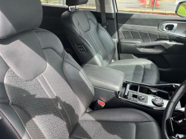 SPOTICAR Kia Sorento 1.6 H T-gdi 3 Auto Awd Euro 6 (s/s) 5dr Used Car - Suv Hybrid White - Ballymena County Antrim - 1200542195_3