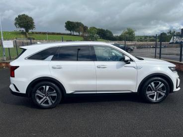 SPOTICAR Kia Sorento 1.6 H T-gdi 3 Auto Awd Euro 6 (s/s) 5dr Used Car - Suv Hybrid White - Ballymena County Antrim - 1200588452_2