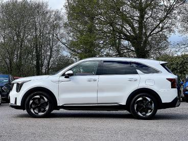 SPOTICAR Kia Sorento 2.2 Crdi 3 Dct Awd Euro 6 (s/s) 5dr Used Car - Suv Diesel White - Pontypridd - 1200593585_4