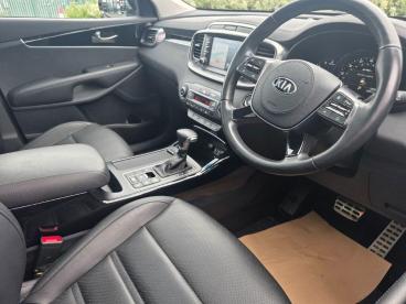 SPOTICAR Kia Sorento 2.2 Crdi Kx-3 Auto Awd Euro 6 (s/s) 5dr Used Car - Suv Diesel White - Ashington - 1200612666_2