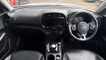 SPOTICAR Kia Soul 64kwh First Edition Auto 5dr Used Car - Suv Electric White - London - 1200586259_4