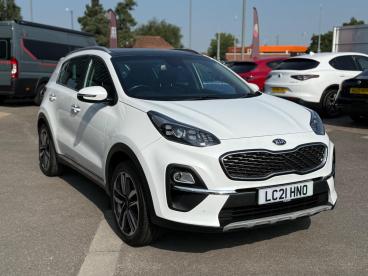 SPOTICAR Kia Sportage 1.6 Gdi 3 Euro 6 (s/s) 5dr Used Car - Suv Petrol White - Cheltenham - 1200614986_1