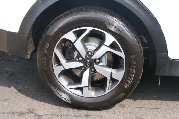 SPOTICAR Kia Sportage 1.6 Gdi 2 Euro 6 (s/s) 5dr Used Car - Suv Petrol White - Walsall - 1200631304_5