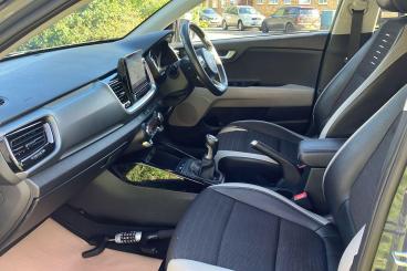 SPOTICAR Kia Stonic 1.0 T-gdi Mhev Connect Euro 6 (s/s) 5dr Used Car - Suv Hybrid Grey - Dartford - 1200551471_3