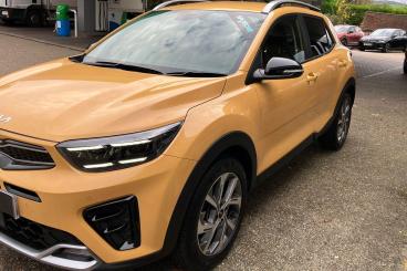 SPOTICAR Kia Stonic 1.0 T-gdi Mhev Gt-line S Dct Euro 6 (s/s) 5dr Used Car - Suv Hybrid Yellow - Farningham - 1200556286_3