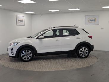 SPOTICAR Kia Stonic 1.0 T-gdi 2 Dct Euro 6 (s/s) 5dr Used Car - Suv Petrol White - Stafford - 1200556942_4