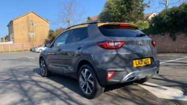 SPOTICAR Kia Stonic 1.0 T-gdi Mhev Gt-line S Euro 6 (s/s) 5dr Used Car - Suv Hybrid Grey - Walton On Thames - 1200582579_5
