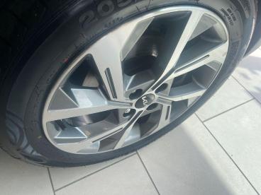 SPOTICAR Kia Stonic 1.0 T-gdi Gt-line Dct Euro 6 (s/s) 5dr Used Car - Suv Petrol Grey - Bridgend - 1200619566_4
