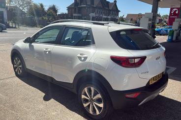 SPOTICAR Kia Stonic 1.0 T-gdi 2 Euro 6 (s/s) 5dr Used Car - Suv Petrol White - Dartford - 1200624934_2