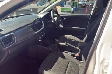 SPOTICAR Kia Stonic 1.0 T-gdi 2 Euro 6 (s/s) 5dr Used Car - Suv Petrol White - Dartford - 1200624934_3