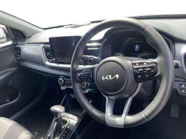 SPOTICAR Kia Stonic 1.0 T-gdi Mhev 3 Dct Euro 6 (s/s) 5dr Used Car - Suv Hybrid Grey - Sheffield - 1200633052_5
