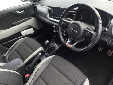 SPOTICAR Kia Stonic 1.0 T-gdi First Edition Euro 6 (s/s) 5dr Used Car - Suv Petrol Red - Sheffield - 1200635498_5