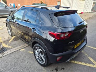 SPOTICAR Kia Stonic 1.0 T-gdi Mhev Gt-line S Dct Euro 6 (s/s) 5dr Used Car - Suv Hybrid Black - Salisbury - 500637994_4