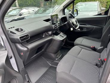 SPOTICAR Kia Stonic 1.0 T-gdi Mhev Gt-line Dct Euro 6 (s/s) 5dr Used Car - Suv Hybrid Grey - Tonbridge - 1200642194_4