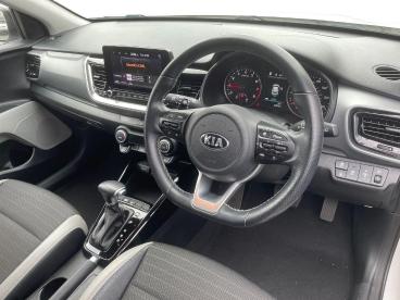 SPOTICAR Kia Stonic 1.0 T-gdi Mhev Connect Dct Euro 6 (s/s) 5dr Used Car - Suv Hybrid White - Evesham - 1200642746_3