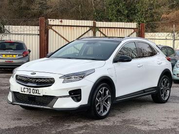 SPOTICAR Kia Xceed 1.6 Gdi 8.9kwh First Edition Dct Euro 6 (s/s) 5dr Used Car - Suv Plug-in Hybrid White - Pontypridd - 1200568275_3