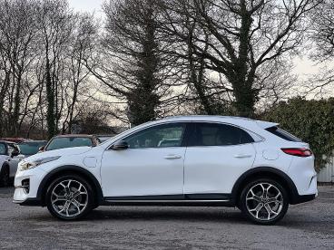 SPOTICAR Kia Xceed 1.6 Gdi 8.9kwh First Edition Dct Euro 6 (s/s) 5dr Used Car - Suv Plug-in Hybrid White - Pontypridd - 1200568275_4
