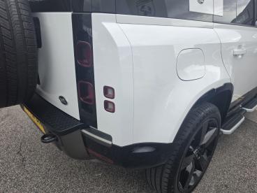 SPOTICAR Land Rover Defender 3.0 D250 Mhev X-dynamic S Auto 4wd Euro 6 (s/s) 5d Used Car - Suv Diesel White - Wakefield - 1200631471_5