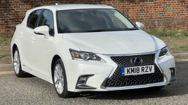 SPOTICAR Lexus Ct 1.8 200h Luxury Cvt Euro 6 (s/s) 5dr Used Car - Saloon Hybrid White - Hemel Hempstead - 1200638716_1