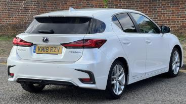 SPOTICAR Lexus Ct 1.8 200h Luxury Cvt Euro 6 (s/s) 5dr Used Car - Saloon Hybrid White - Hemel Hempstead - 1200638716_2