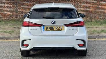 SPOTICAR Lexus Ct 1.8 200h Luxury Cvt Euro 6 (s/s) 5dr Used Car - Saloon Hybrid White - Hemel Hempstead - 1200638716_3