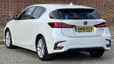 SPOTICAR Lexus Ct 1.8 200h Luxury Cvt Euro 6 (s/s) 5dr Used Car - Saloon Hybrid White - Hemel Hempstead - 1200638716_4