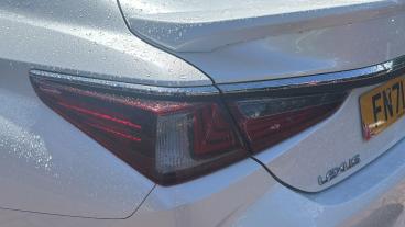 SPOTICAR Lexus Es 2.5 300h E-cvt Euro 6 (s/s) 4dr Used Car - Saloon Hybrid White - Leicester - 1200602463_5