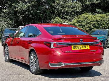 SPOTICAR Lexus Es 2.5 300h E-cvt Euro 6 (s/s) 4dr Used Car - Saloon Hybrid Red - Pontypridd - 1200617823_5