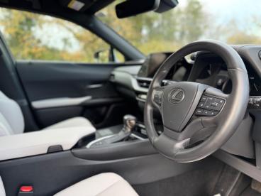SPOTICAR Lexus Ux 2.0 250h F Sport Design E-cvt Euro 6 (s/s) 5dr Used Car - Suv Hybrid Silver - Balsall Common - 1200551292_2