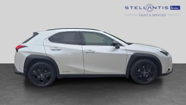 SPOTICAR Lexus Ux 2.0 250h E-cvt Euro 6 (s/s) 5dr Used Car - Suv Hybrid White - Leicester - 1200608539_2